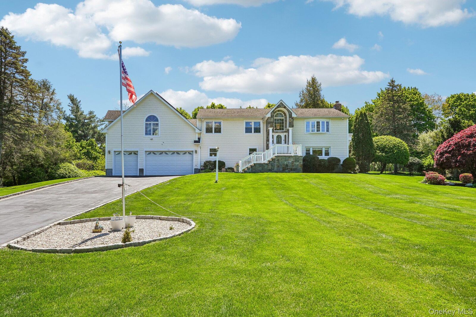 Property Photo:  1 Green Tree Road  NY 10598 