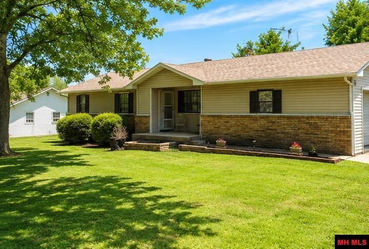 Property Photo:  605 Newton Avenue  AR 72653 