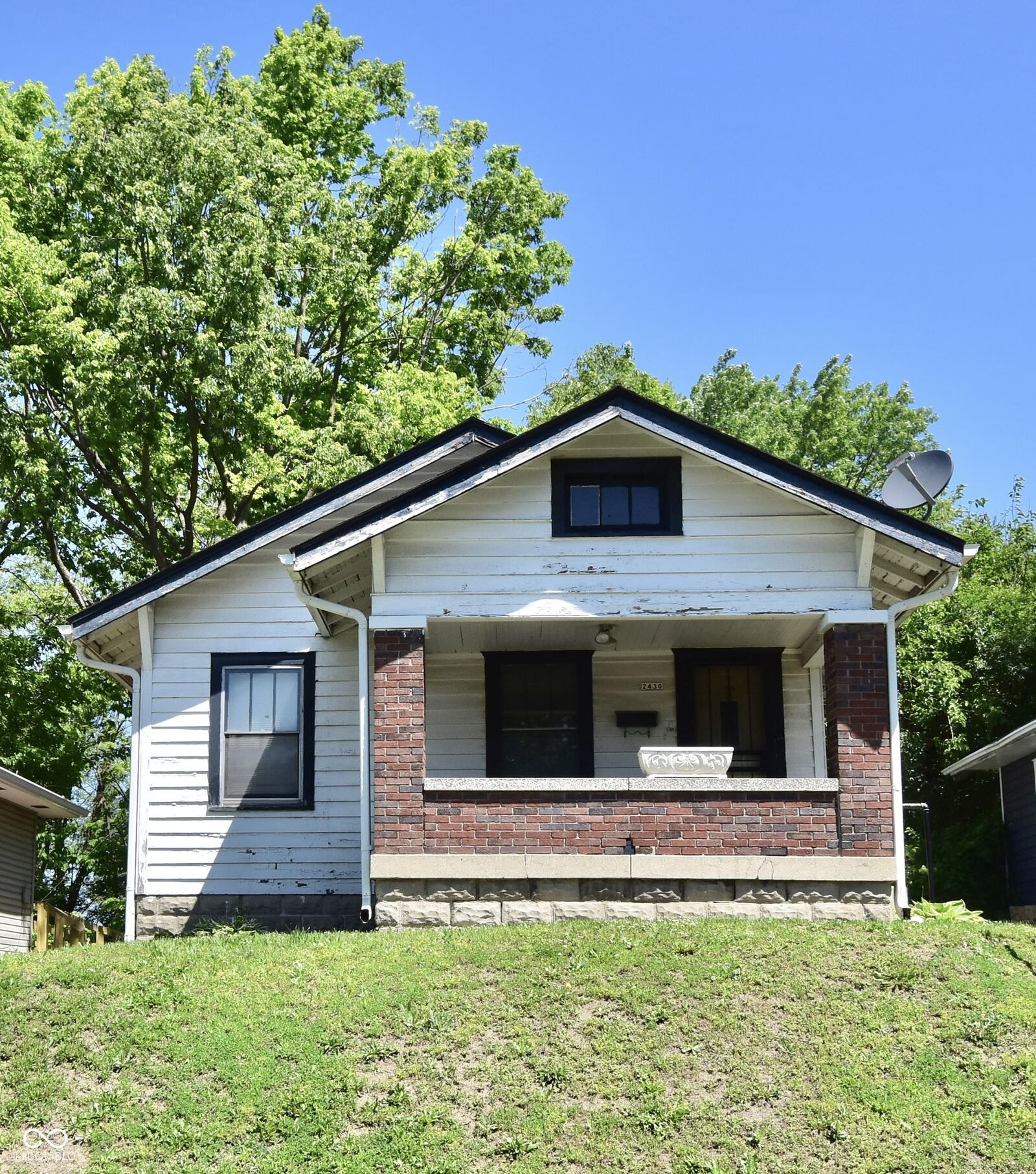 Property Photo:  2430 E 16th Street  IN 46201 