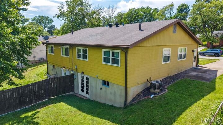 Property Photo:  5239 Ville Anita Court  MO 63042 
