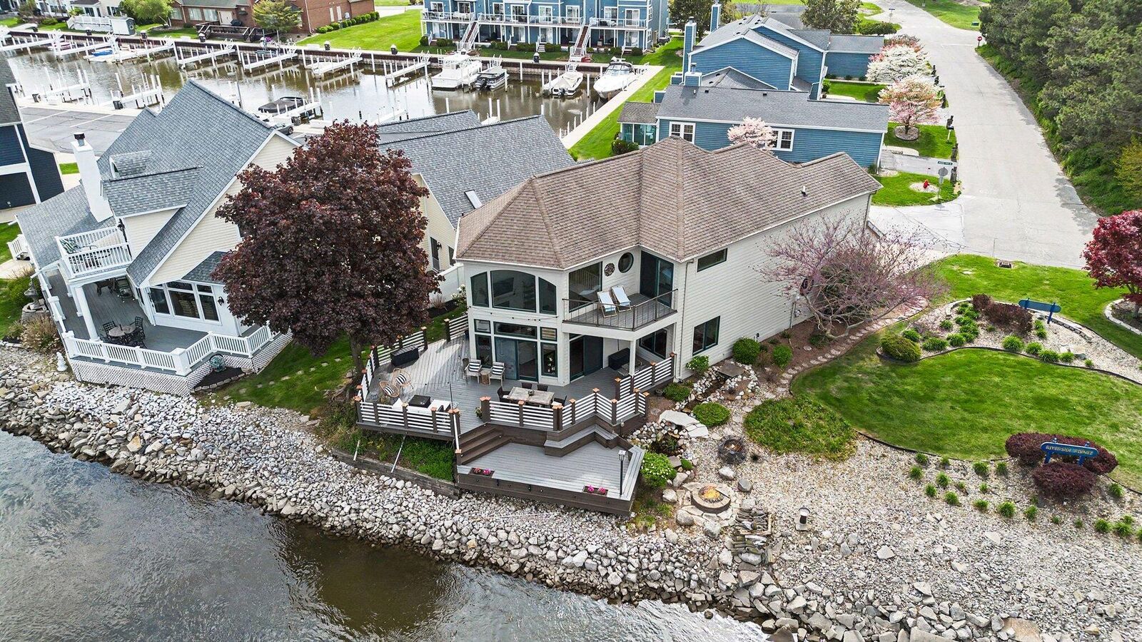 Property Photo:  2309 Riverside Pointe Drive  MI 49085 