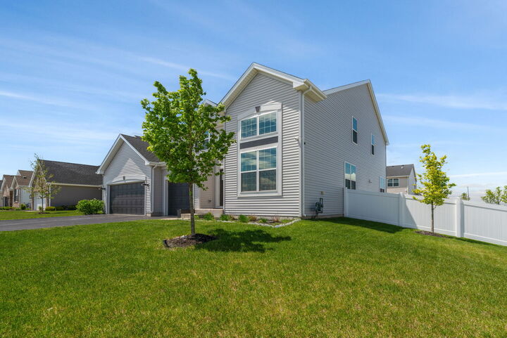 Property Photo:  1388 Madsen Street  IL 60119 