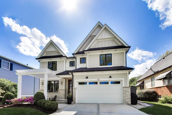 Property Photo: 630 S Hillside Avenue IL 60126