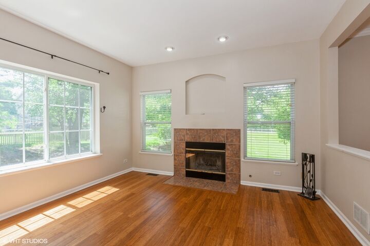 Property Photo:  2215 Stoughton Drive 2215  IL 60502 