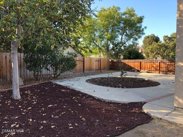 Property Photo:  612 Azalea Street  CA 91360 