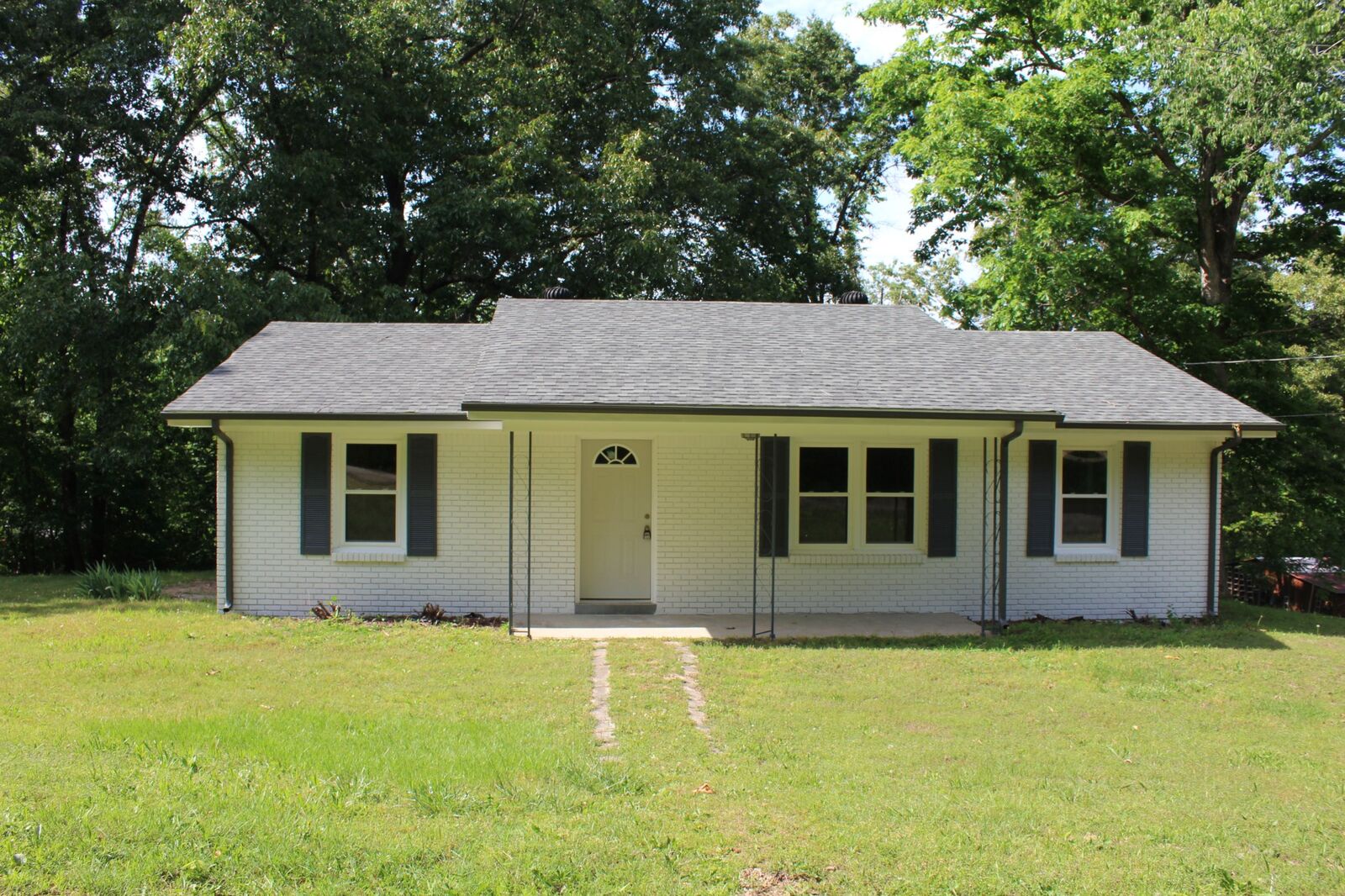 Property Photo: 22 Gray Dr TN 37061