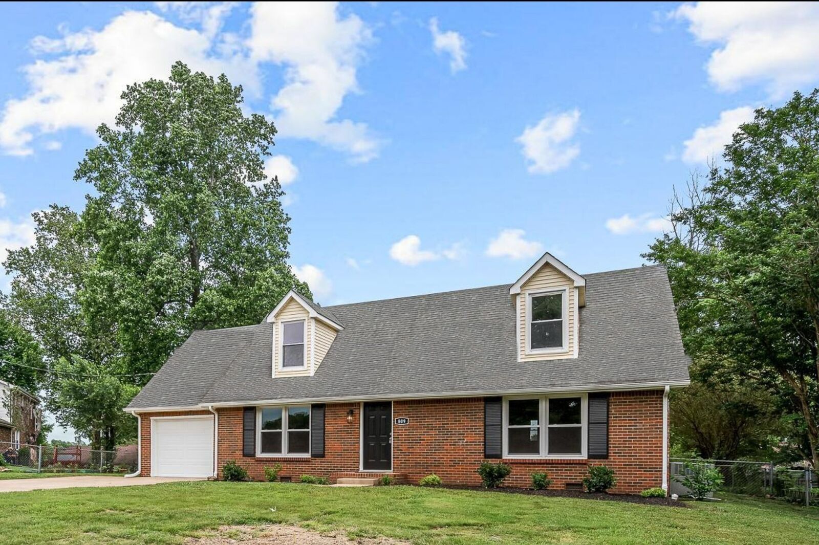 Property Photo:  809 Margret Dr  TN 37042 