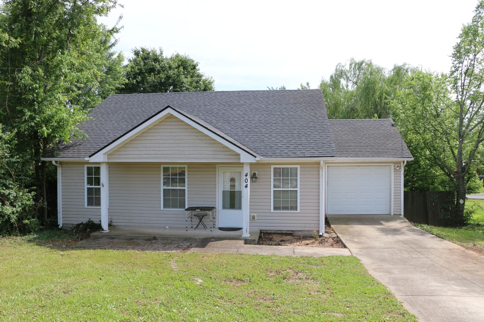 Property Photo:  404 Faulkner Dr  TN 37042 