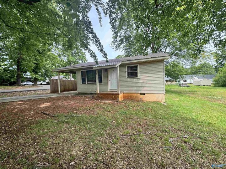Property Photo:  501 Bynum Avenue  AL 35768 