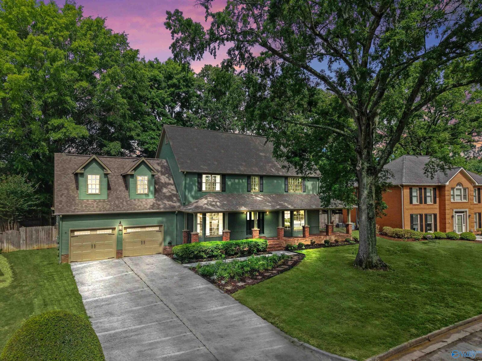 Property Photo:  2407 Huntington Lane SE  AL 35601 