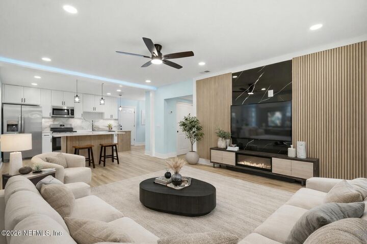 Property Photo: 4713 Royal Avenue FL 32205
