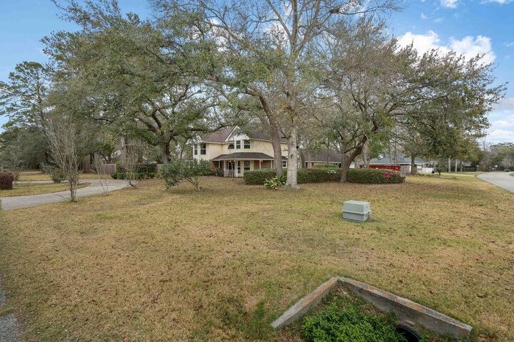 Property Photo: 308 Hawk Drive LA 70461