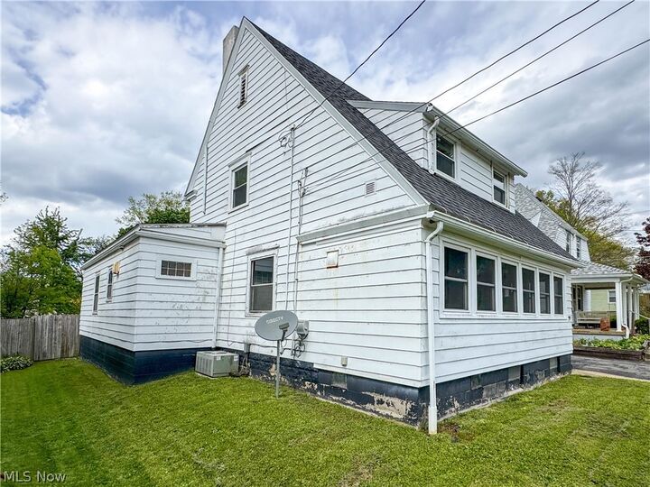 Property Photo:  552 E 8th Street  OH 44460 