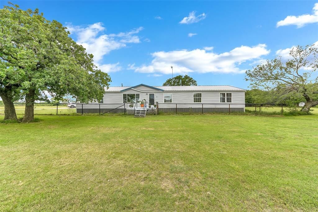 Property Photo:  197 County Road 3382  TX 76073 