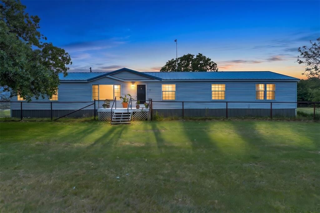 Photo de la propriété: 197 County Road 3382 TX 76073