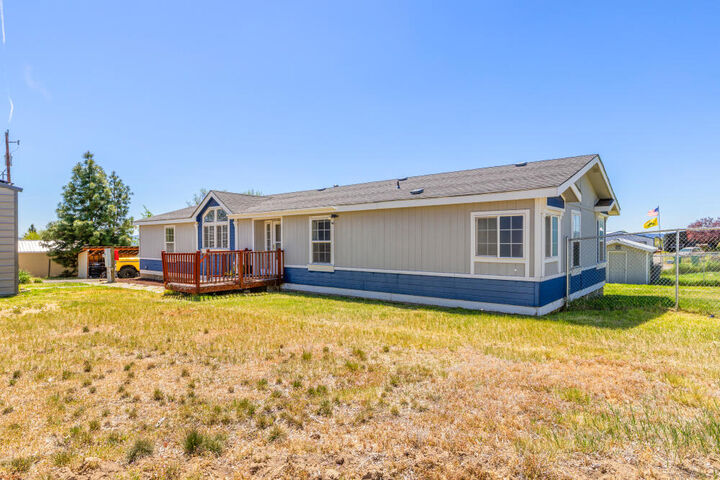 Property Photo:  7257 Hilyard Avenue  OR 97603 