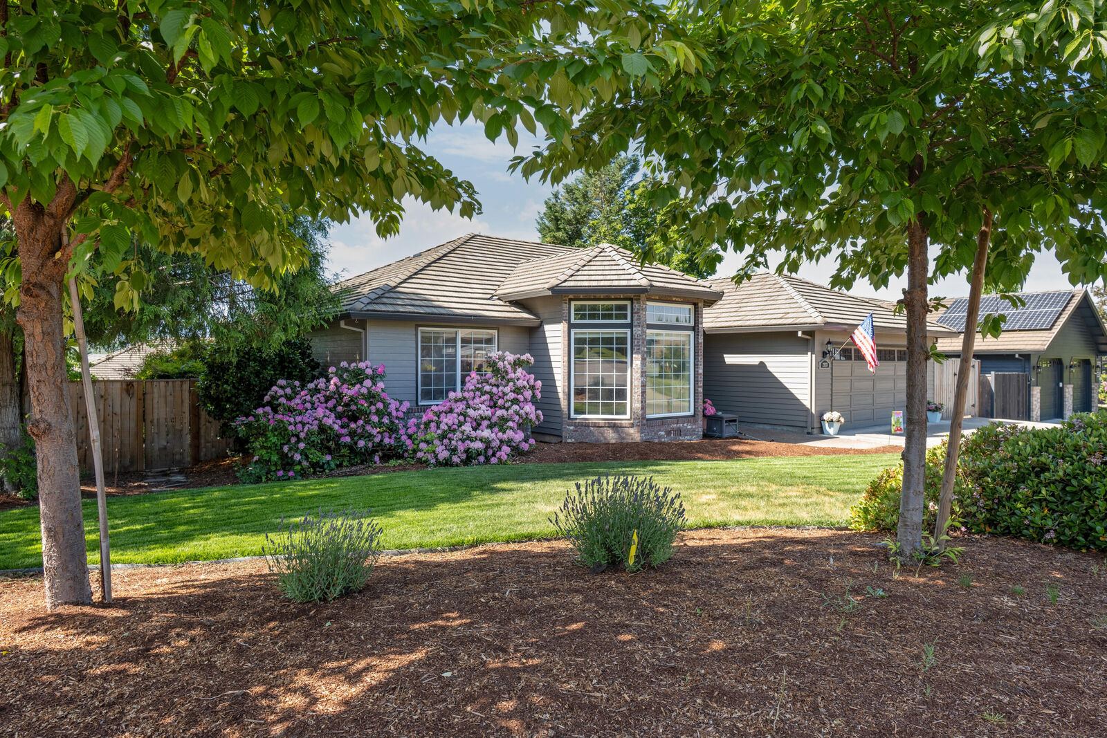 Property Photo:  2928 Flint Ridge Avenue  OR 97504 