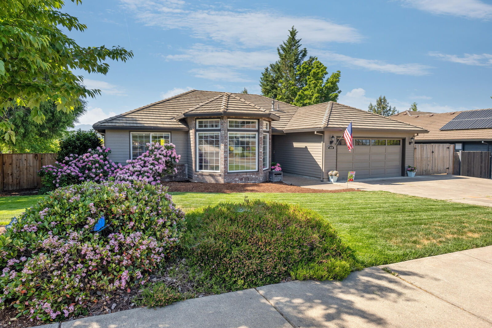 Property Photo:  2928 Flint Ridge Avenue  OR 97504 