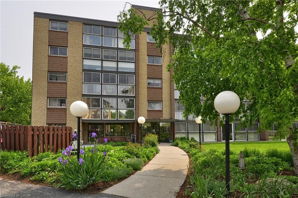 Property Photo:  400 Champlain Boulevard 404  ON N1R 7J6 