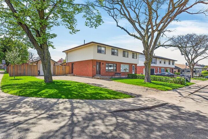 Property Photo:  254 St Andrews Drive  ON L8K 5K3 