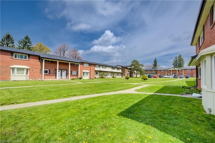 Property Photo:  160 Jansen Avenue 32  ON N2A 2L7 