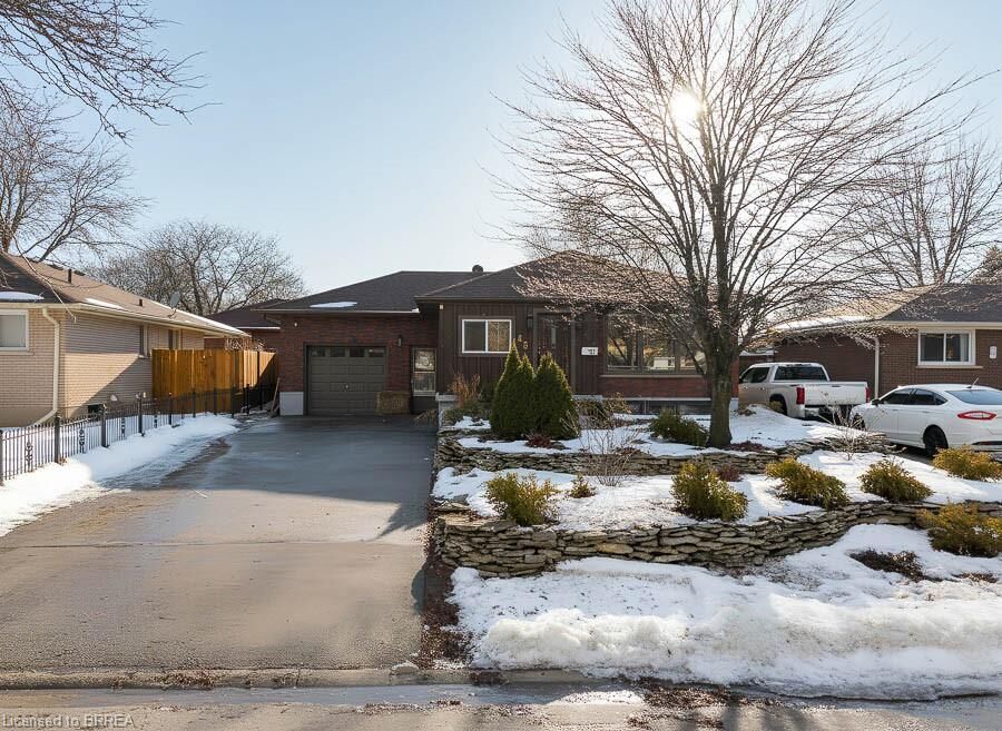 Property Photo:  45 Buckingham Street  ON N3R 3B2 
