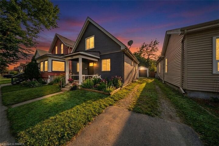 Property Photo:  232 Grey Street  ON N3S 4W7 