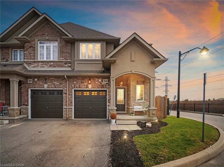 Property Photo:  21 Madonna Drive 16  ON L9H 0H1 