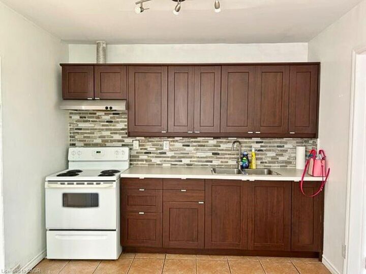 Property Photo:  69 Sherman Avenue S 4  ON L8M 2P8 