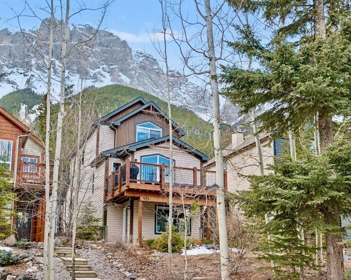 Property Photo:  921 Lawrence Grassi Ridge  AB T1W 2Z5 