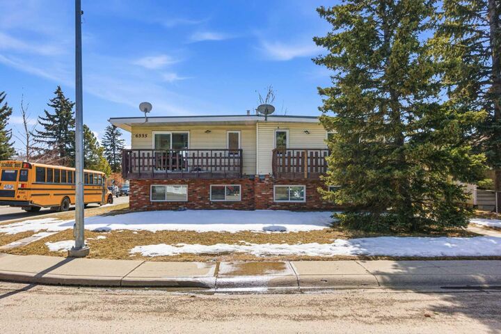 Property Photo:  6335 24 Avenue NE  AB T1Y 2C5 
