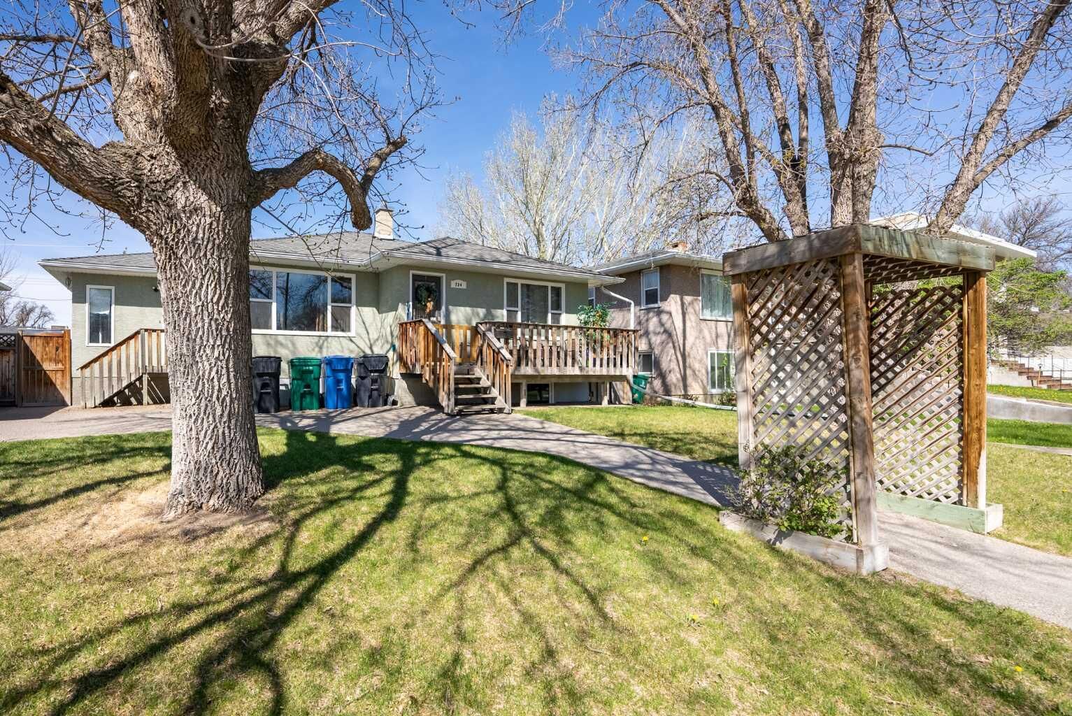 Property Photo:  734 4 Street S  AB T1J 2B1 