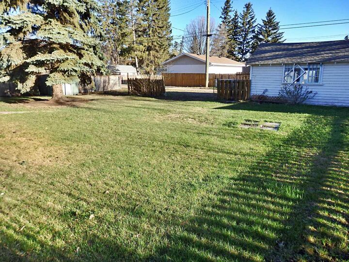 Property Photo:  4812 51 Avenue  AB T9X 1T3 