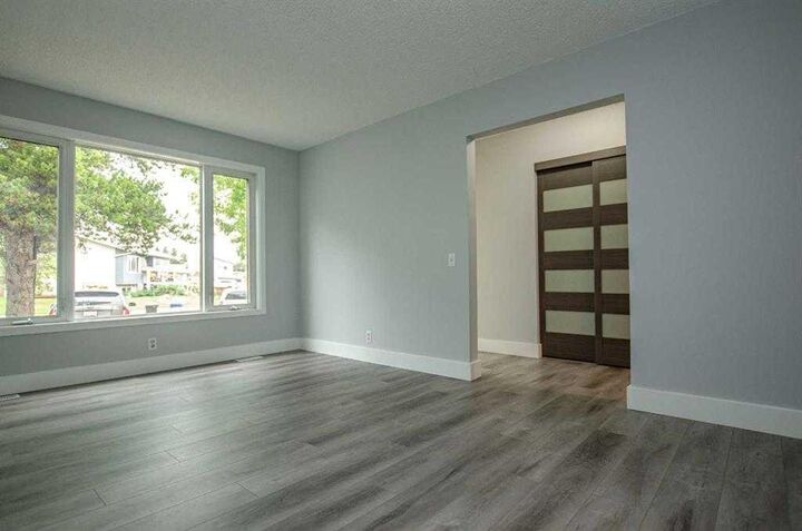 Property Photo:  150 Leigh Crescent  AB T9K 1K6 