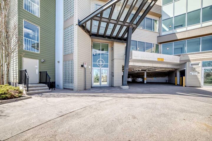 Property Photo:  4303 1 Street NE 527  AB T2E 7M3 