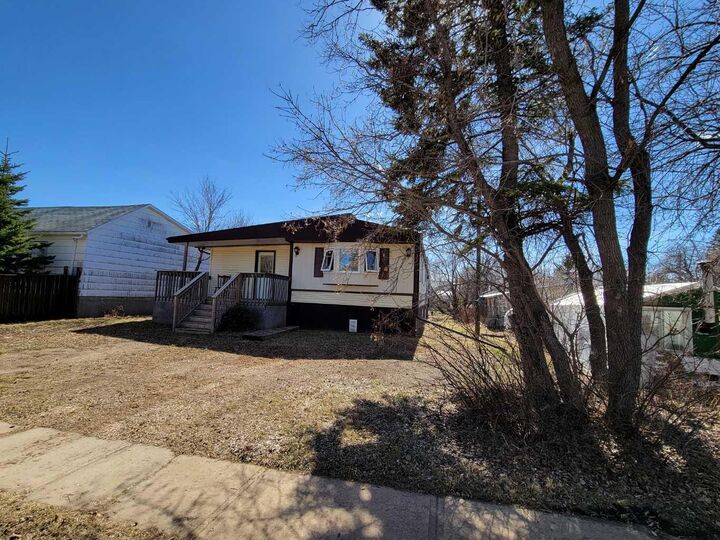 Property Photo:  112 3 Avenue E  AB T0B 0A0 