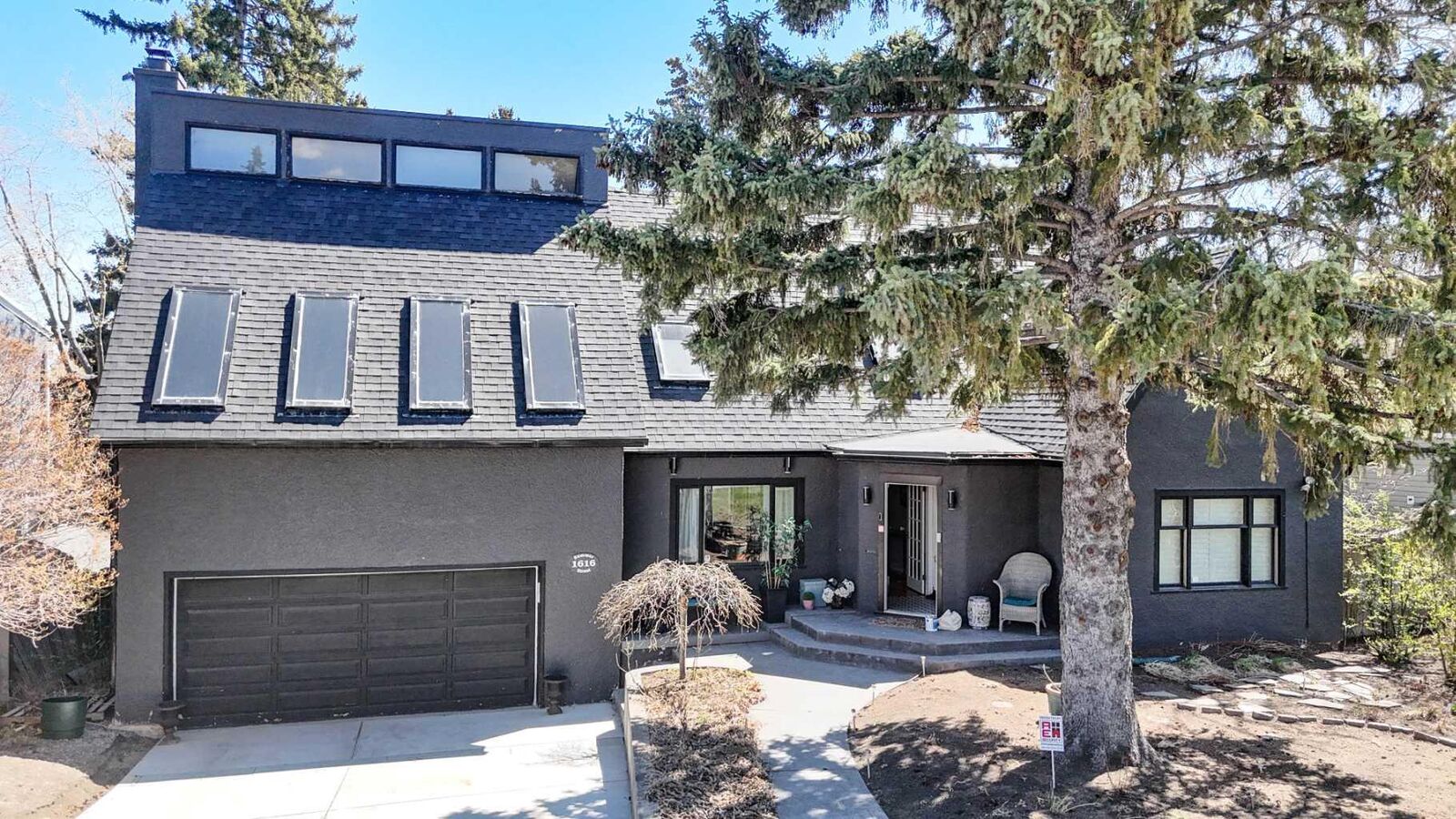 Property Photo: 1616 Summer Street SW AB T3C 2J6