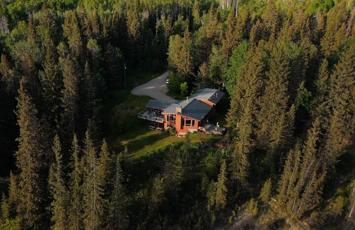 Property Photo: 4252 Township Road 322 AB T0M 1X0