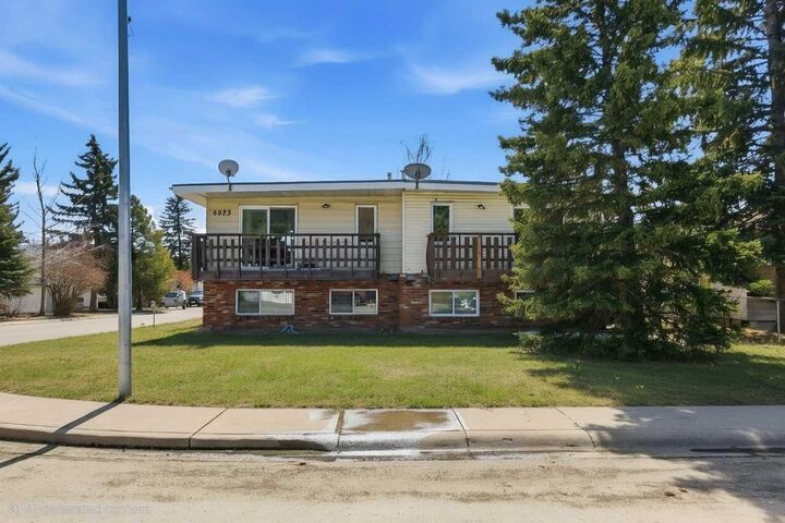 Property Photo: 6333 24 Avenue NE AB T1Y 2C5