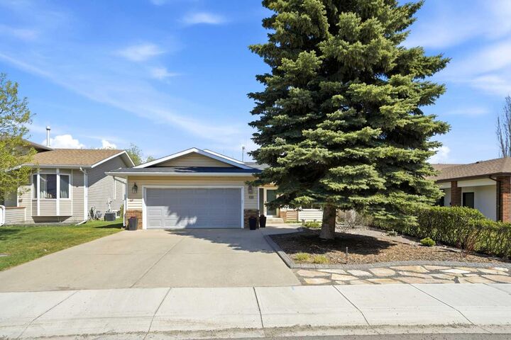 Property Photo:  25 Gilbert Crescent  AB T4P 3L3 