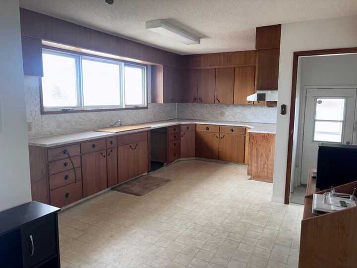 Property Photo:  409 Centre Avenue NE  AB T0K 1M0 
