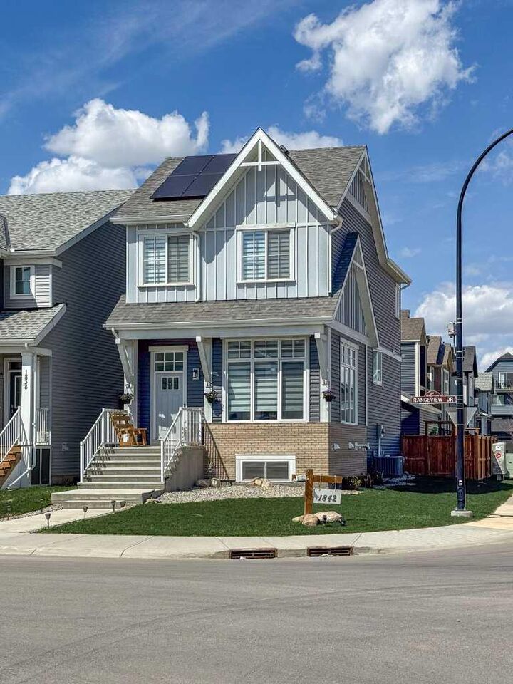 1842 Rangeview Drive SE — photo 1