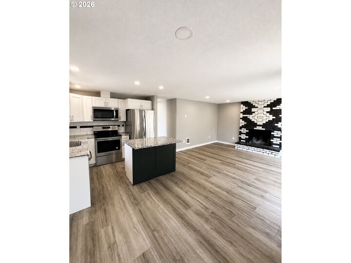 Property Photo:  975 Evergreen Dr  OR 97426 