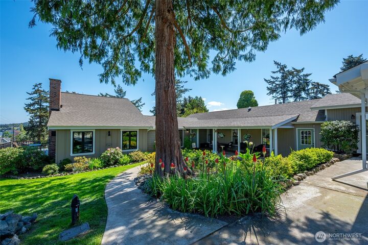 Property Photo:  305 NW Coveland Street  WA 98239 