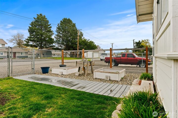 Property Photo:  305 N Clark Street  WA 98934 