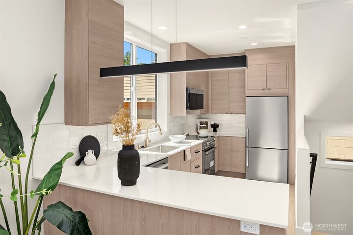 Property Photo: 4419 2nd Avenue NE A WA 98105