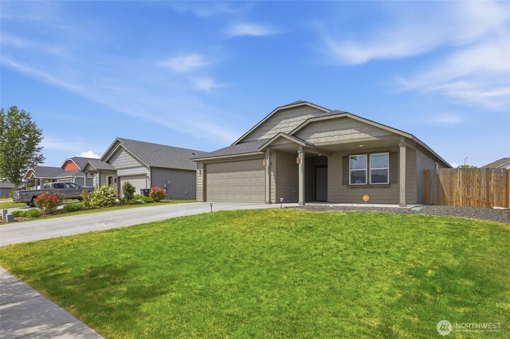 Property Photo:  425 S Trillium Way  WA 98837 