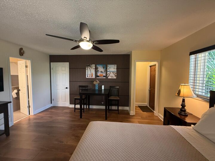 Property Photo:  803 NE 2nd Avenue Studio  FL 33444 