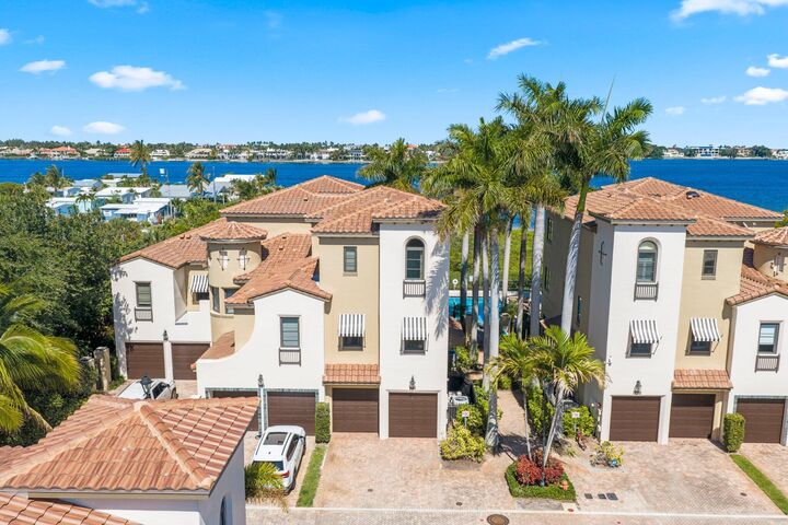 Property Photo:  920 Via Villagio  FL 33462 