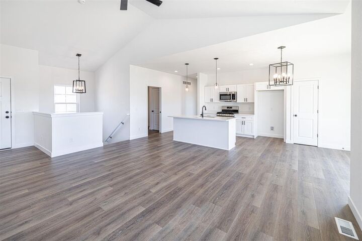 Property Photo:  409 Ridge Court  WI 53576 